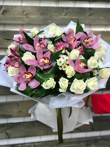 Букет цветов из: Розы и Хризантемы в Лапино
