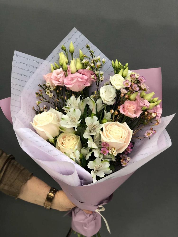 Букет цветов из: Альстромерии, Розы и Лизиантусы в Лапино