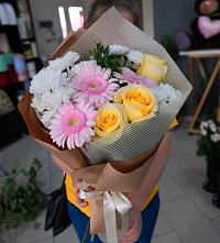 Букет цветов из:  Герберы, Розы и Хризантемы в Лапино