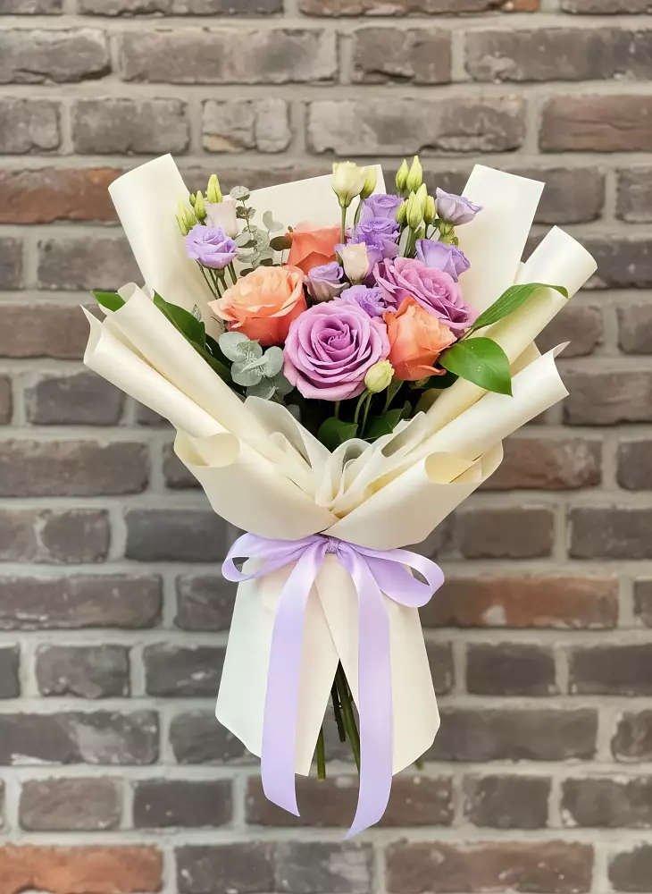 Букет цветов из: Лизиантусы и Розы в Лапино