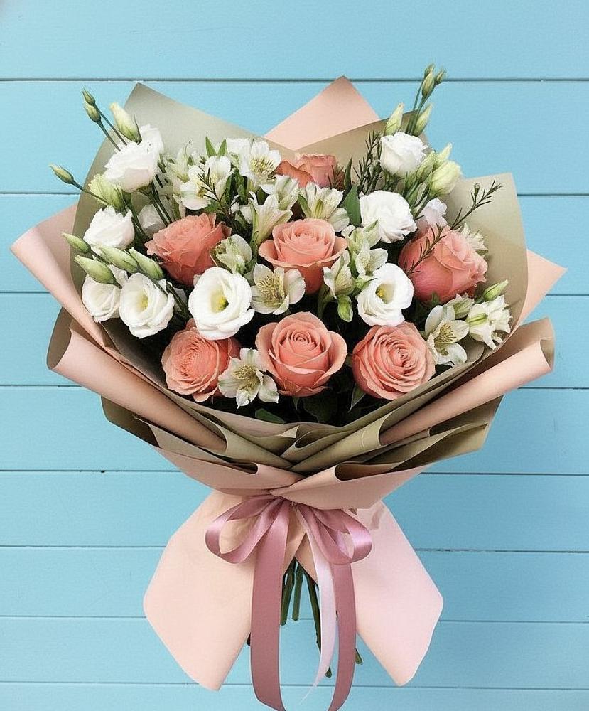 Букет цветов из: Розы, Альстромерии и Лизиантусы в Лапино