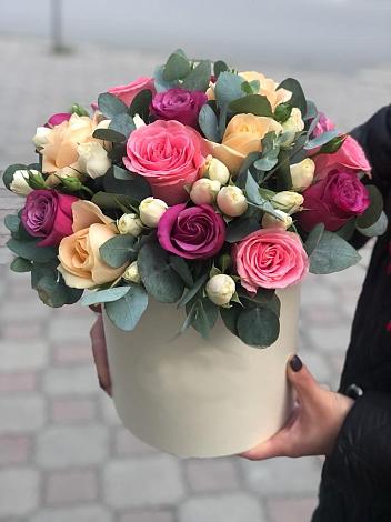 Цветочная композиция из Розы в шляпной коробке в Лапино