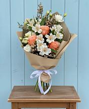 Букет цветов из:  Альстромерии, Лизиантусы, Розы и Хризантемы #REPLACE_PRED# Лапино