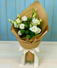 Букет цветов из:  Хризантемы и Лизиантусы в Лапино