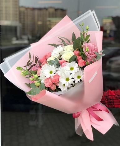 Букет цветов из: Розы, Лизиантусы и Хризантемы в Лапино