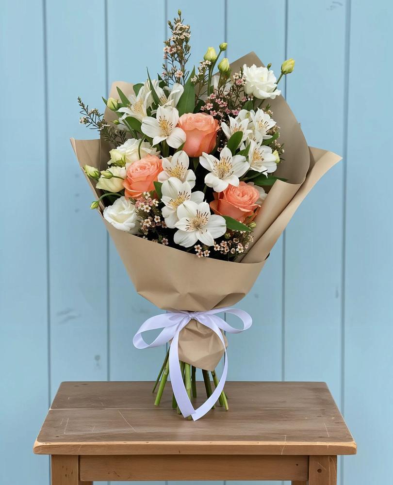 Букет цветов из: Альстромерии, Лизиантусы, Розы и Хризантемы в Лапино