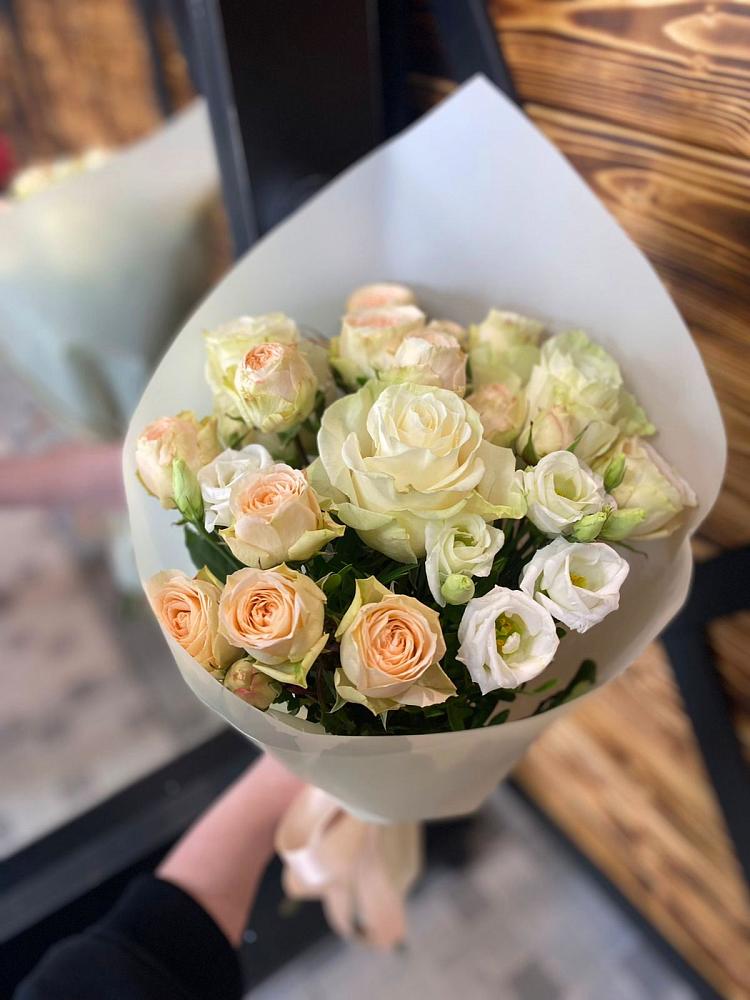 Букет цветов из: Розы и Лизиантусы в Лапино