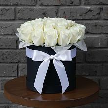 Цветочная композиция из Розы в шляпной коробке в Лапино